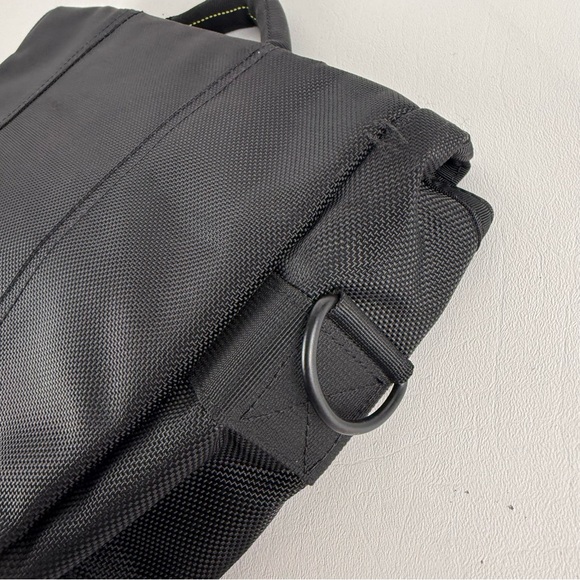 Timbuk2 Black Classic Messenger Bag - Picture 12 of 13